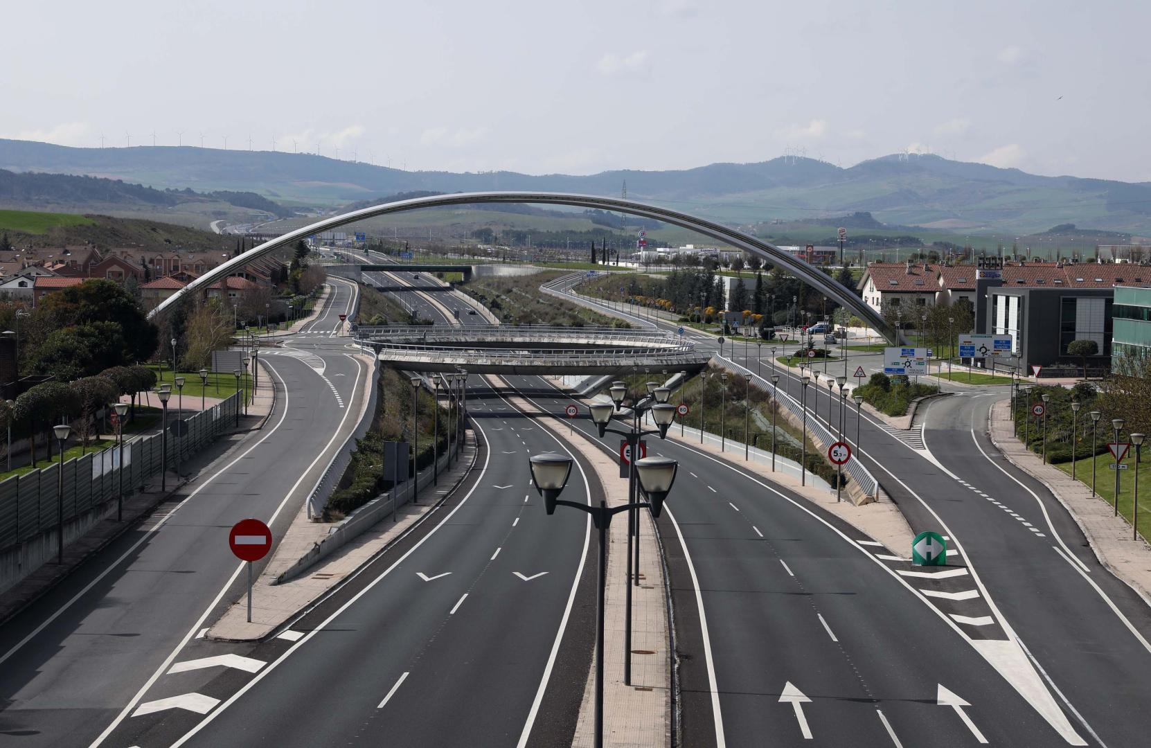 Imagen de archivo de la Autovía del Camino (A-12) a su paso por el debajo del anillo de Zizur, donde se instalará el radar