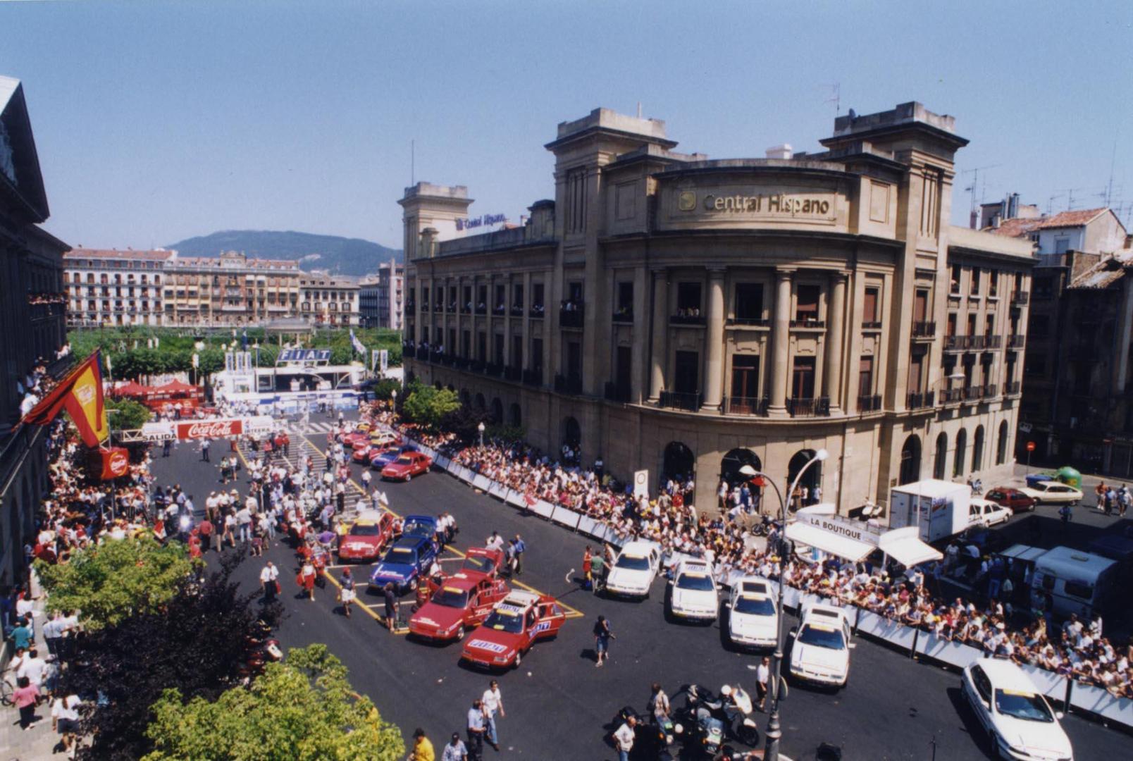 Panorámica de la salida de la etapa del 18 de julio de la 18ª etapa del Tour de 1996 Pamplona-Hendaya.