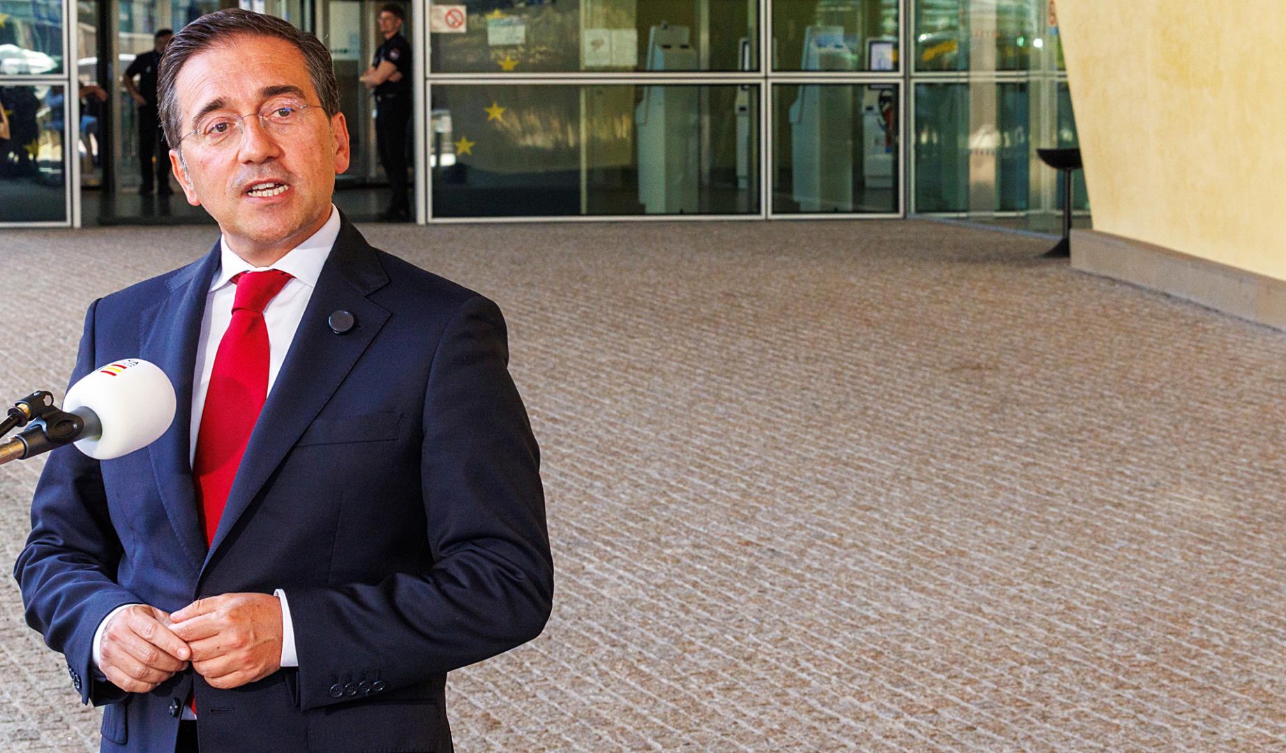 El ministro de Exteriores, José Manuel Albares, habla ante los medios este miércoles 15 de julio antes del acto de la verja de Gibraltar