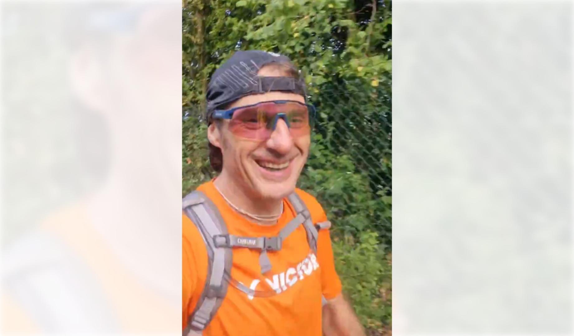 Un deportivo Julian Iantzi durante su caminata en la que hace el balance profesional de los Sanfermines 2026