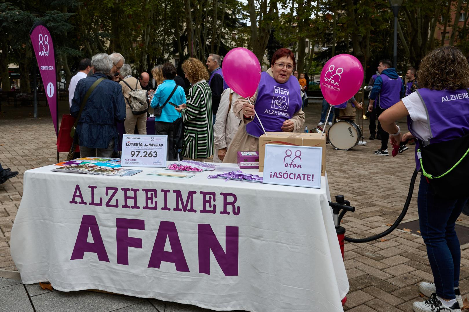 Fiesta por el Día Mundial del Alzhéimer, en la Plaza de la Cruz de Pamplona, en septiembre de 2024.