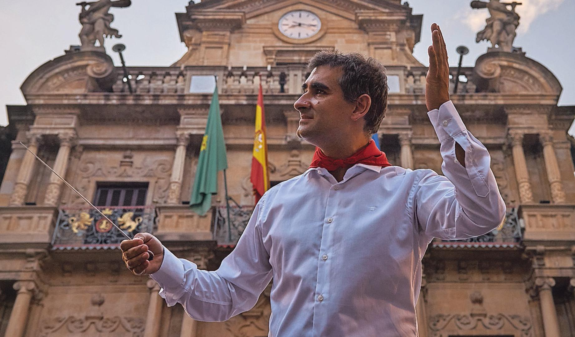 Carlos Garcés, en el concierto presanferminero en la Plaza Consistorial