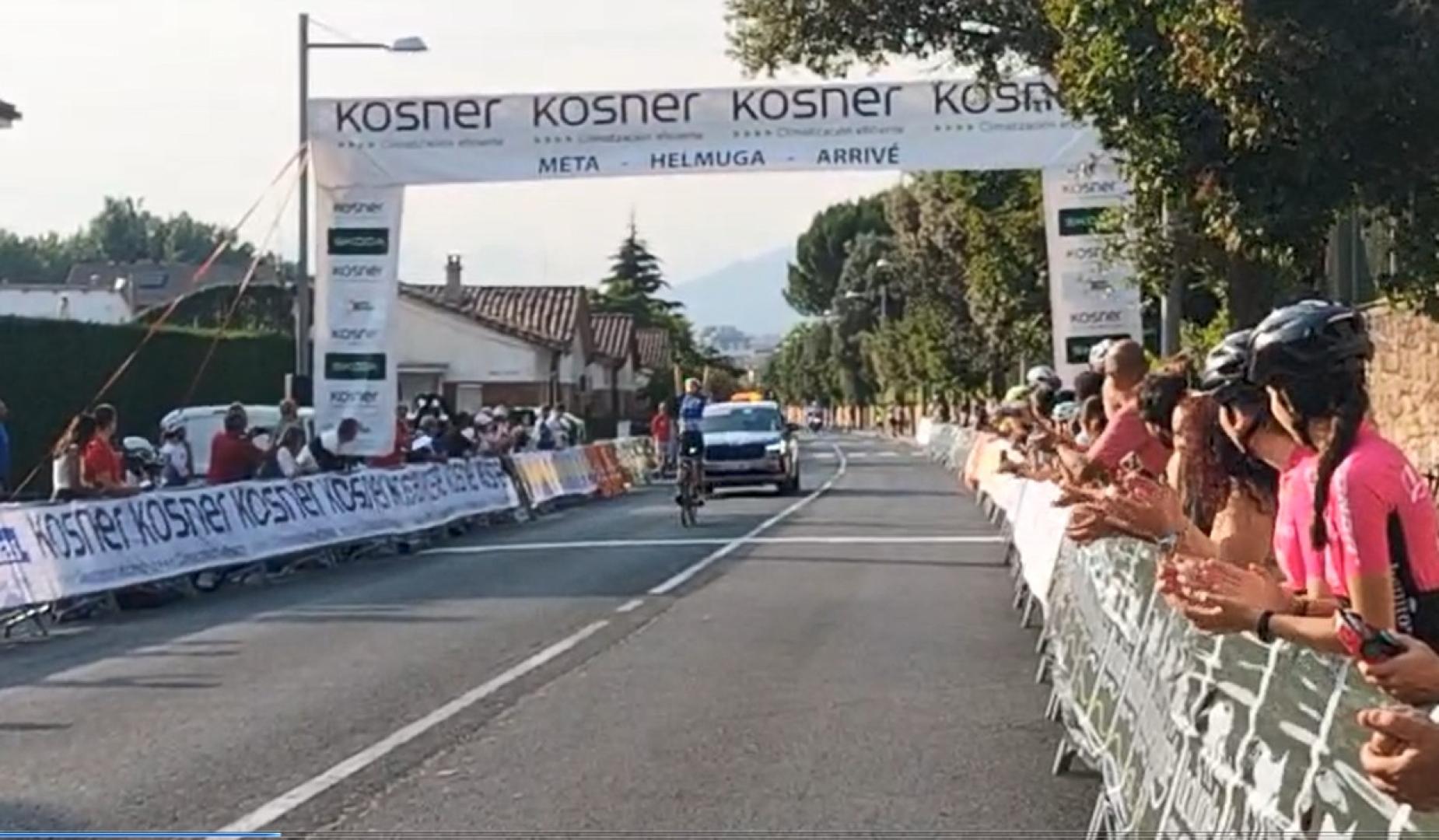 Náxara Odriozola gana la Vuelta a Pamplona
