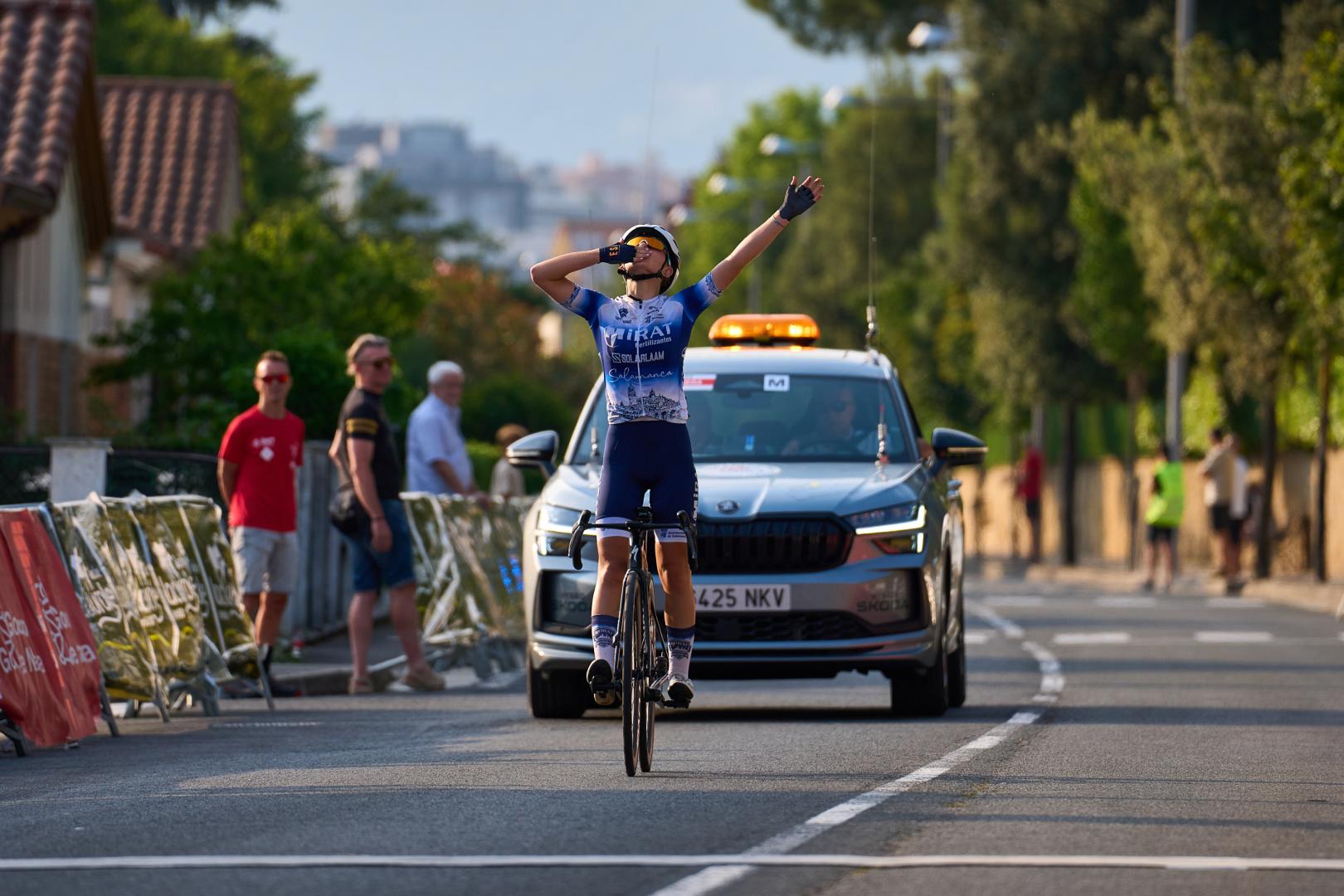 La ciclista guipuzcoana Náxara Odriozola se ha impuesto en la primera etapa de la Vuelta a Pamplona con meta en Mutilva
