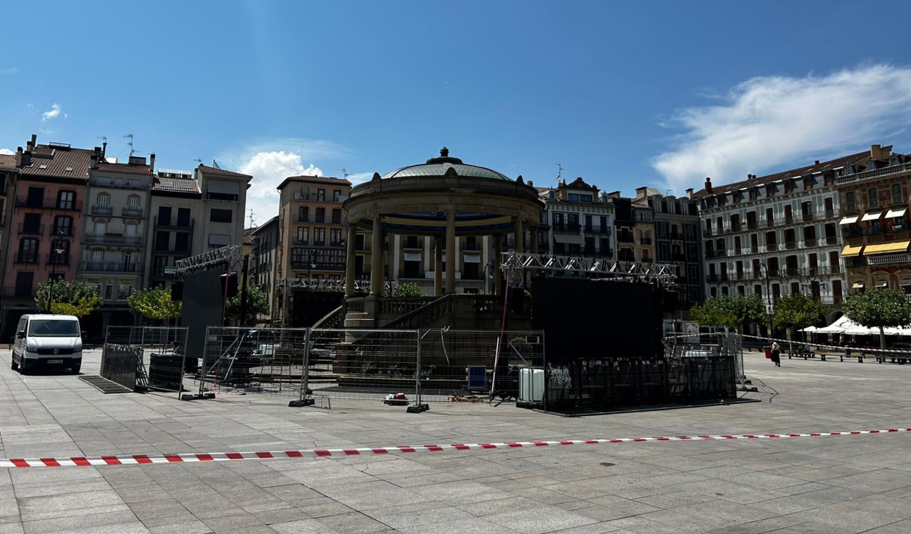 Las pantallas de la plaza del Castillo, ya instaladas