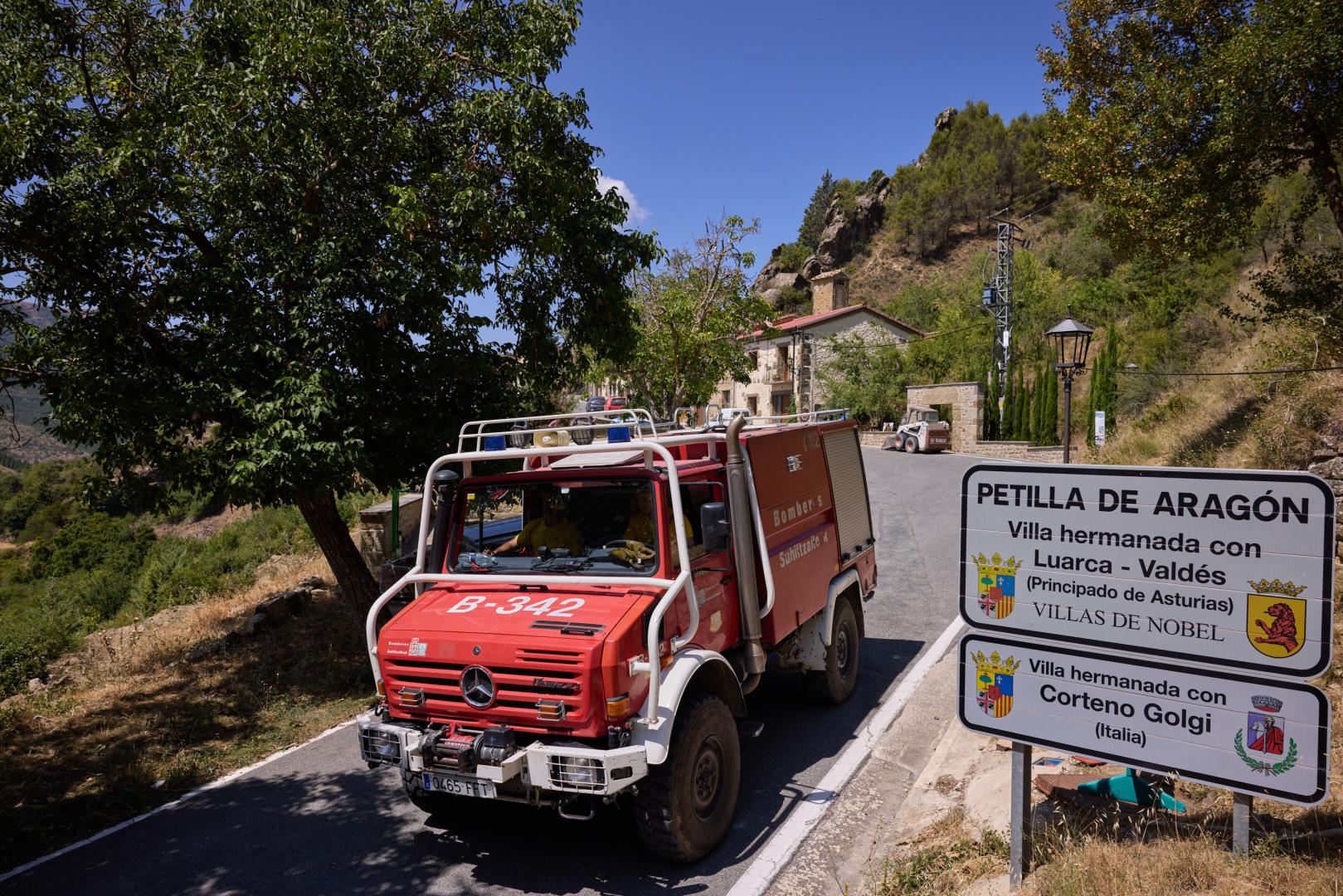 Imagen de un camión de bomberos en Petilla de Aragón