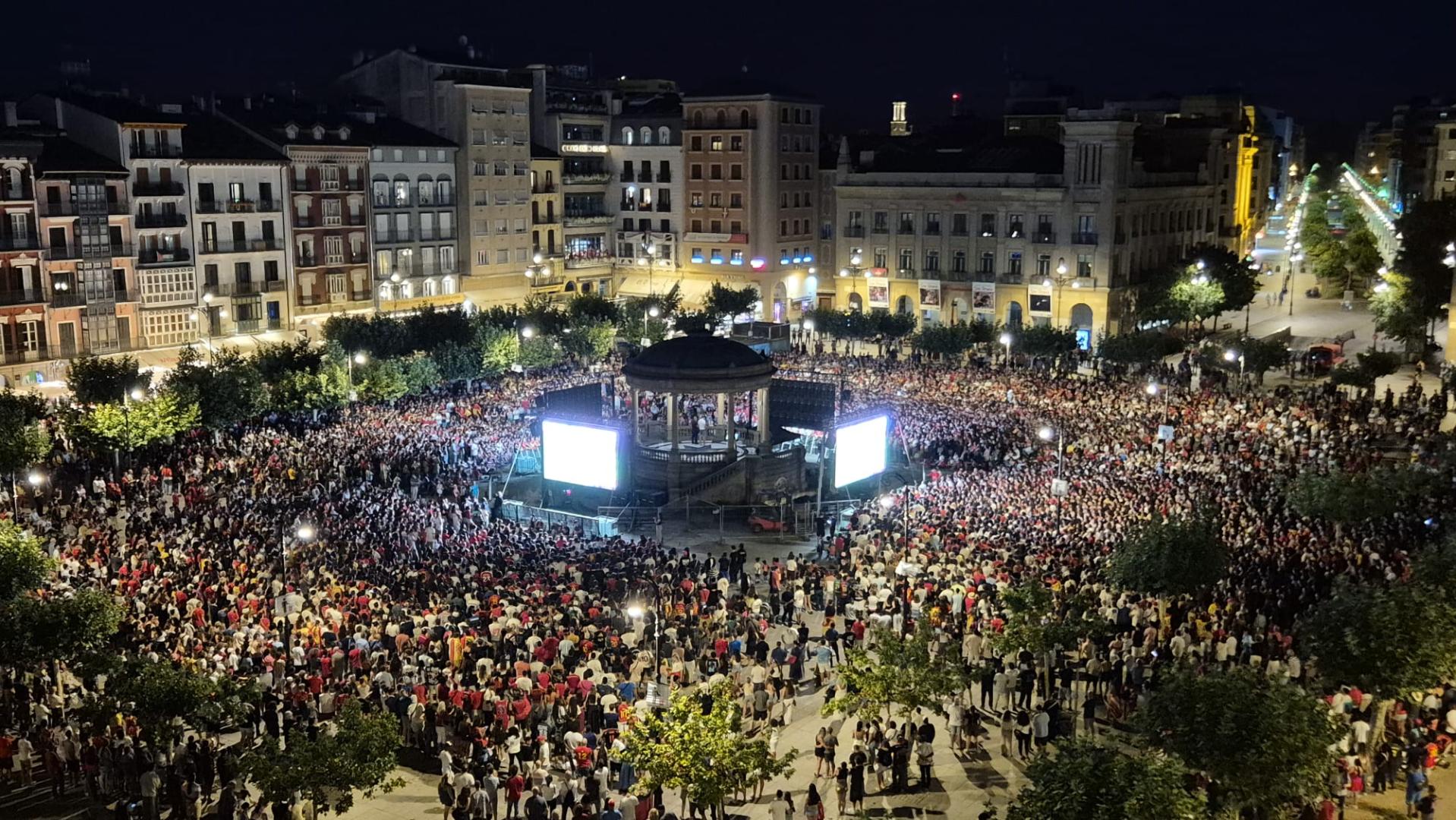 Vídeo: Así está la plaza del Castillo para ver el partido de la final del Mundial