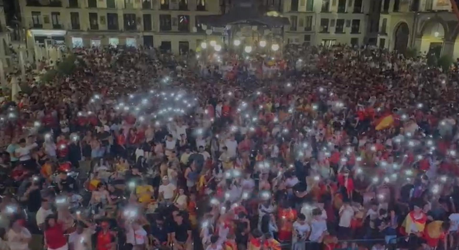 Tudela anima a la selección desde la plaza de los Fueros