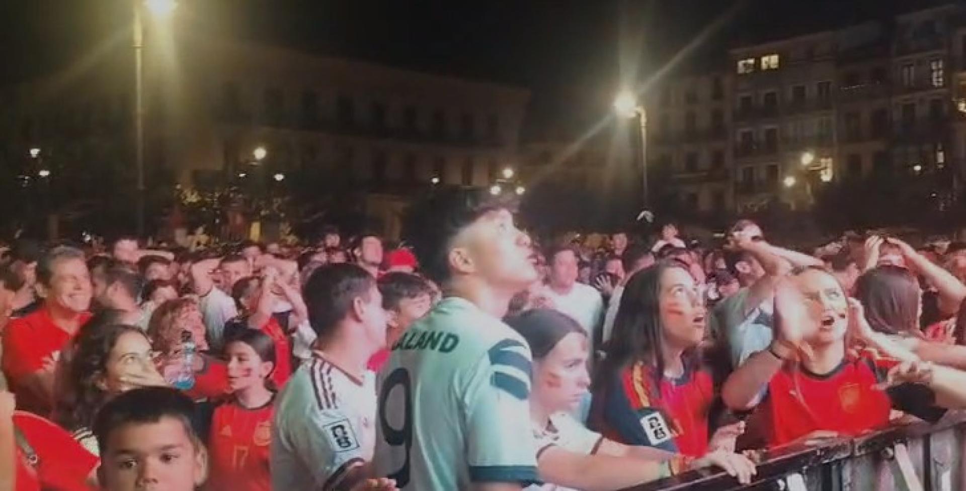 Vídeo: Los aficionados no dan crédito tras anular el gol de Nico Williams: "Tongo, tongo"