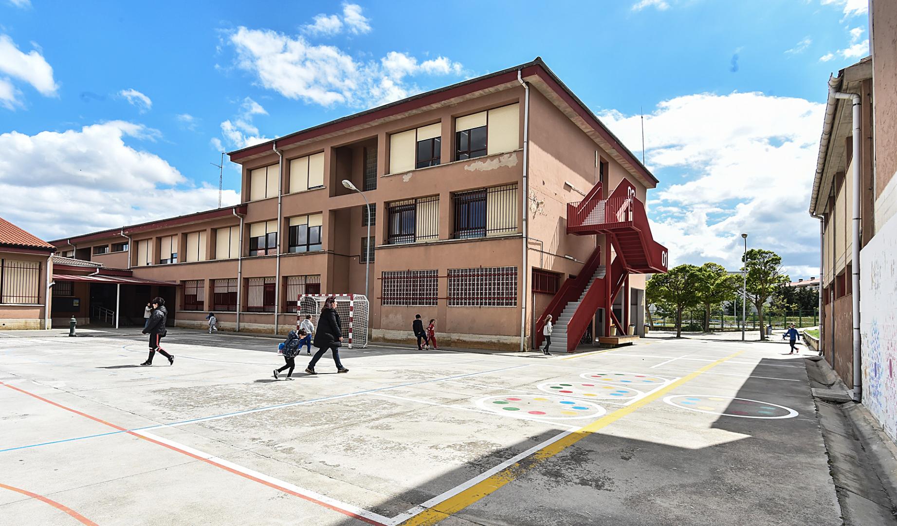 Vista del patio del colegio público en una imagen previa a las actuaciones del proyecto Panaco