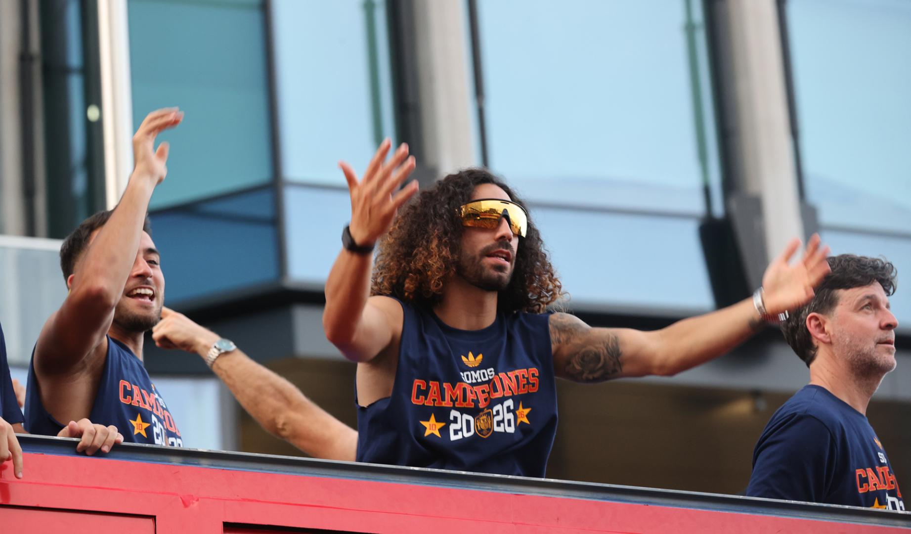 El jugador de la selección española Marc Cucurella en el autobus