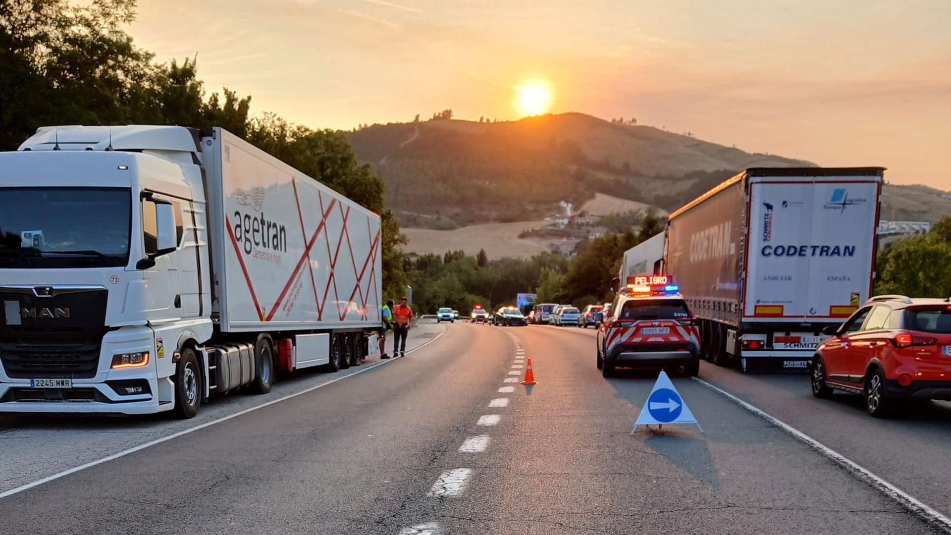 Punto de la PA-30 en el que se están produciendo las retenciones tras el accidente de dos coches y un camión