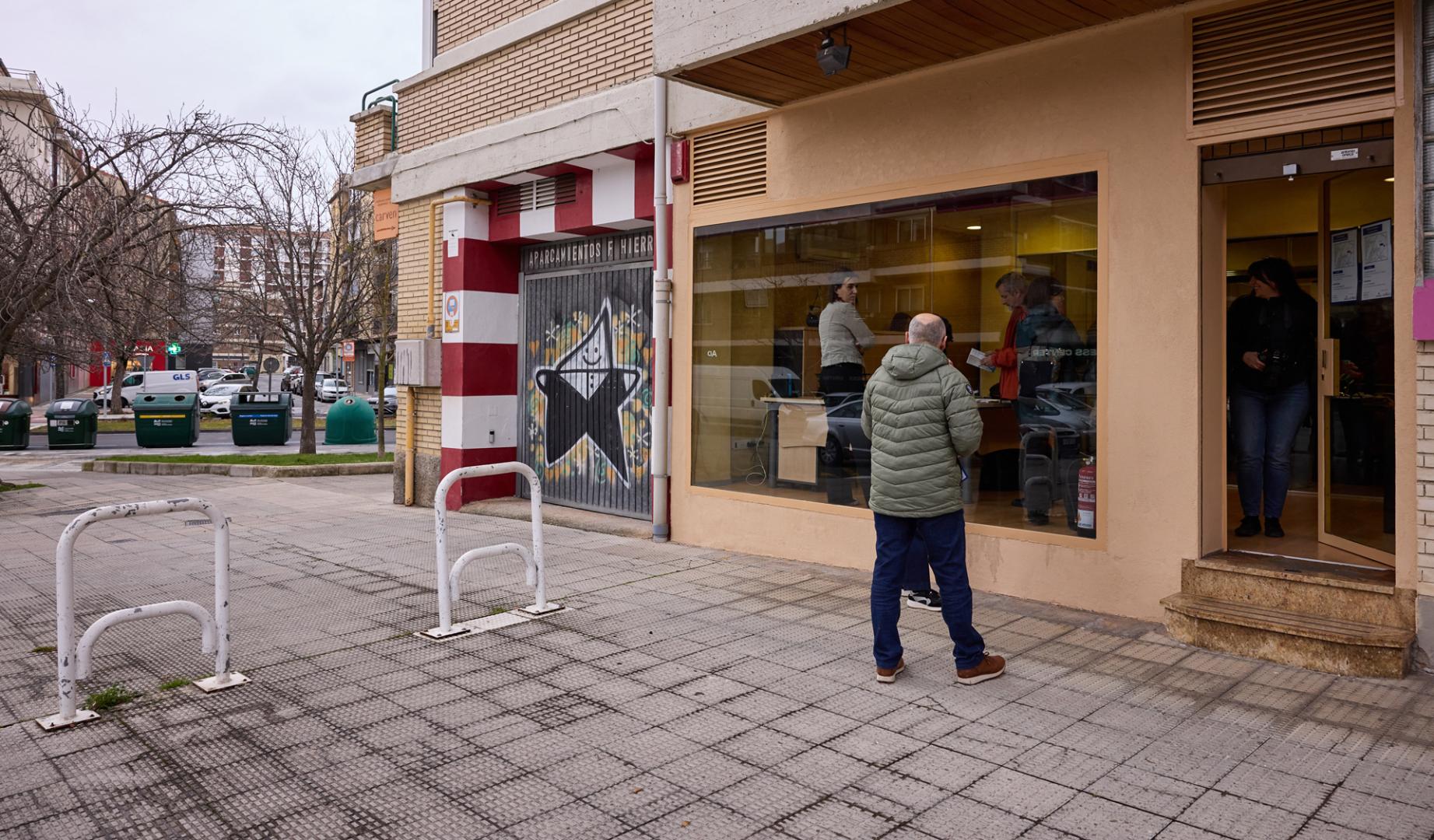 Oficinas del Servicio de Información, Asesoramiento y Mediación en materia de alquiler e intermediación hipotecaria en la calle Fuente del Hierro, 23, de PamplonaT* La vicepresidenta Alfaro presenta en rueda de prensa el nuevo Servicio de Información, Asesoramiento y Mediación en alquiler y ejecuciones hipotecarias.L* Calle Fuente del Hierro 23, Pamplona