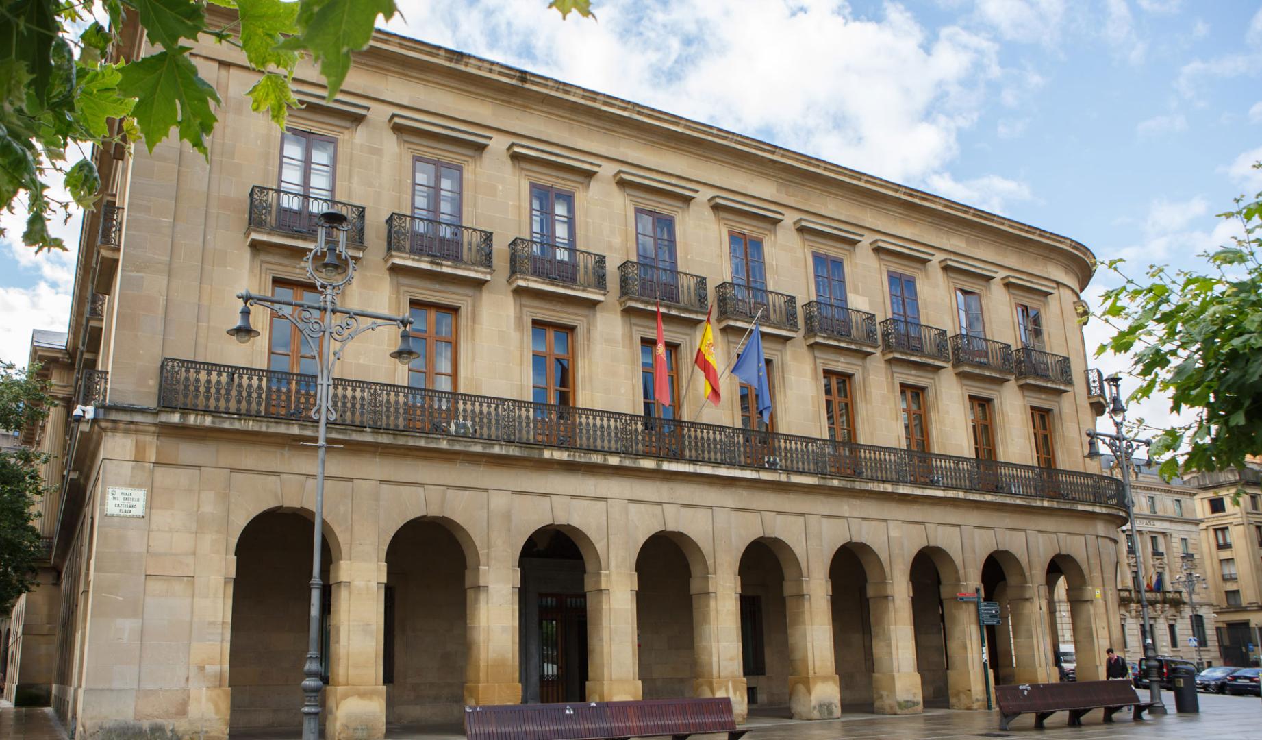 Fachada del Palacio de Navarra.