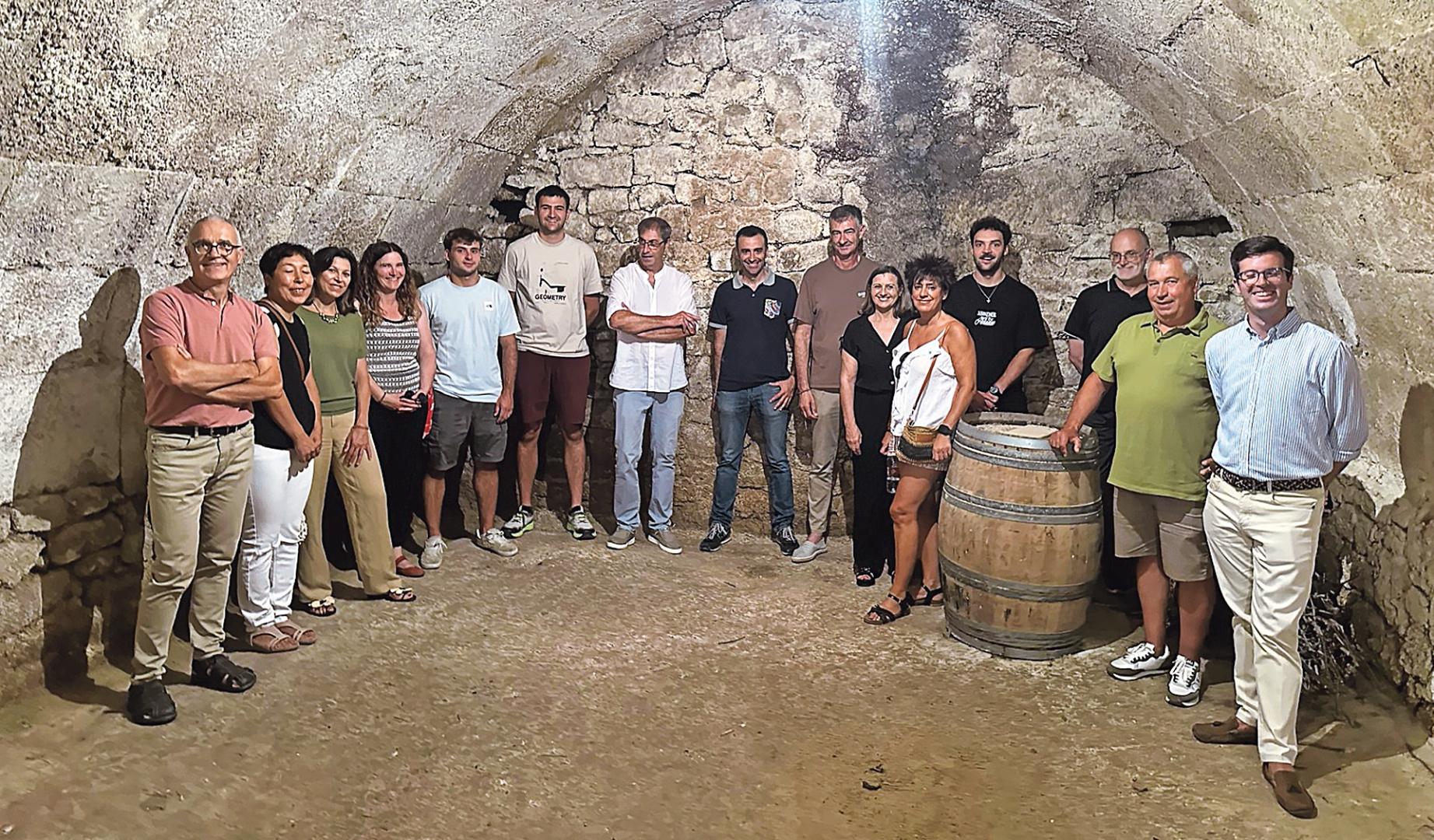 Parada en la Bodega El Diezmo, la única que va a seguir abierta al pasar a manos municipales tras donarla la familia propietaria