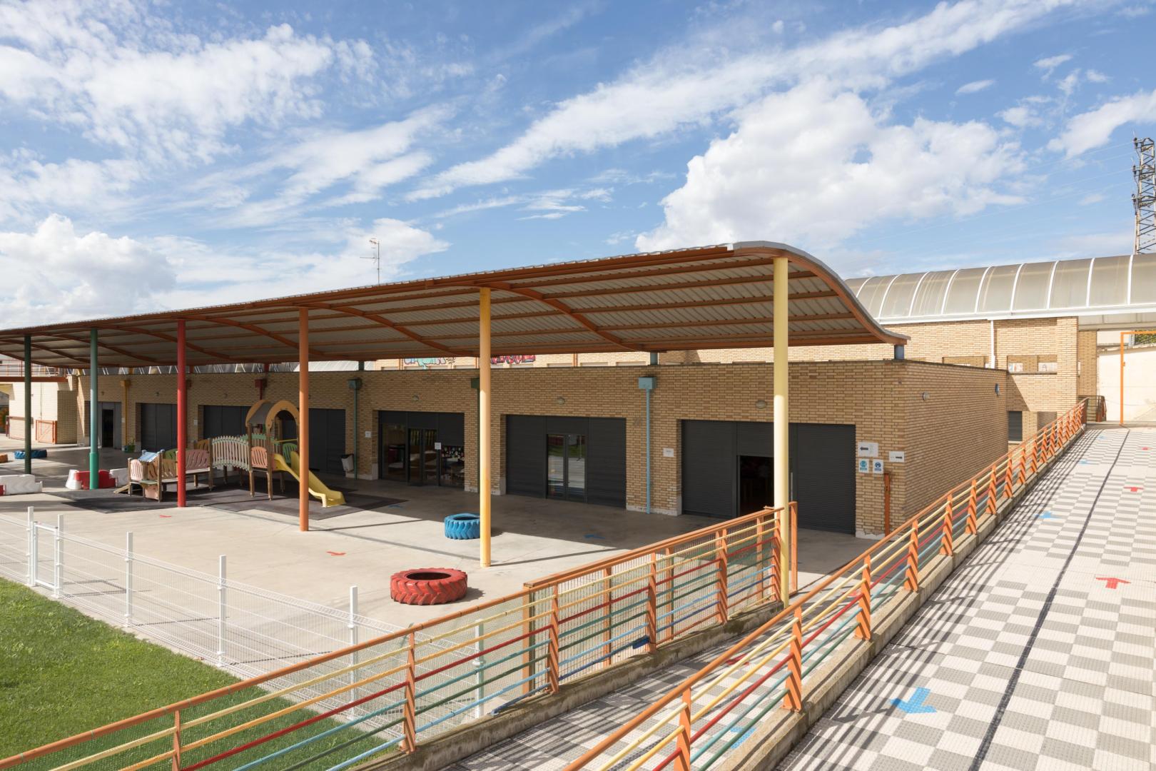 A: BLANCA ALDANONDO F: 15/09/2021 P: L: TUDELA T: GUARDERIA MUNICIPAL SANTA ANA Imagen del edificio que acoge la escuela infantil Santa Ana de Tudela.