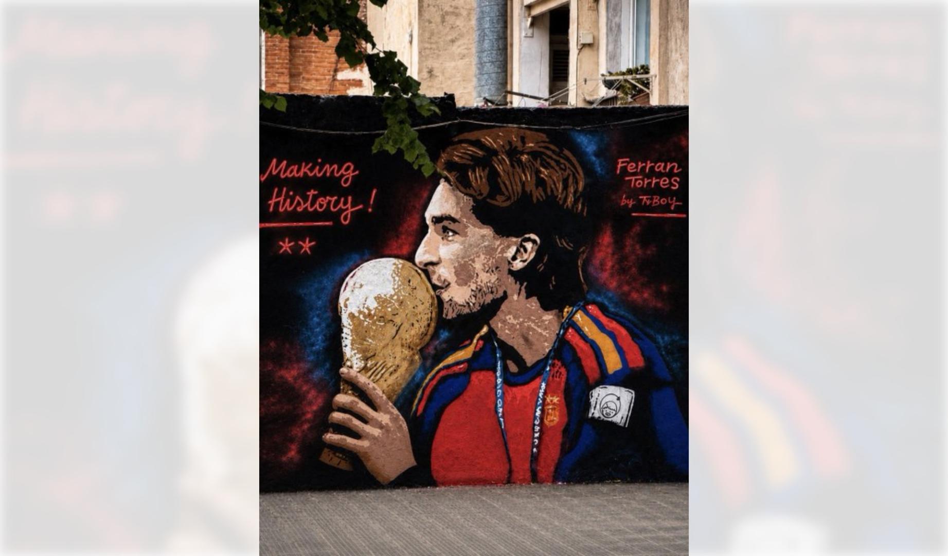Imagen del mural de TVBoy en homenaje a la victoria de La Roja en el Mundial 2026