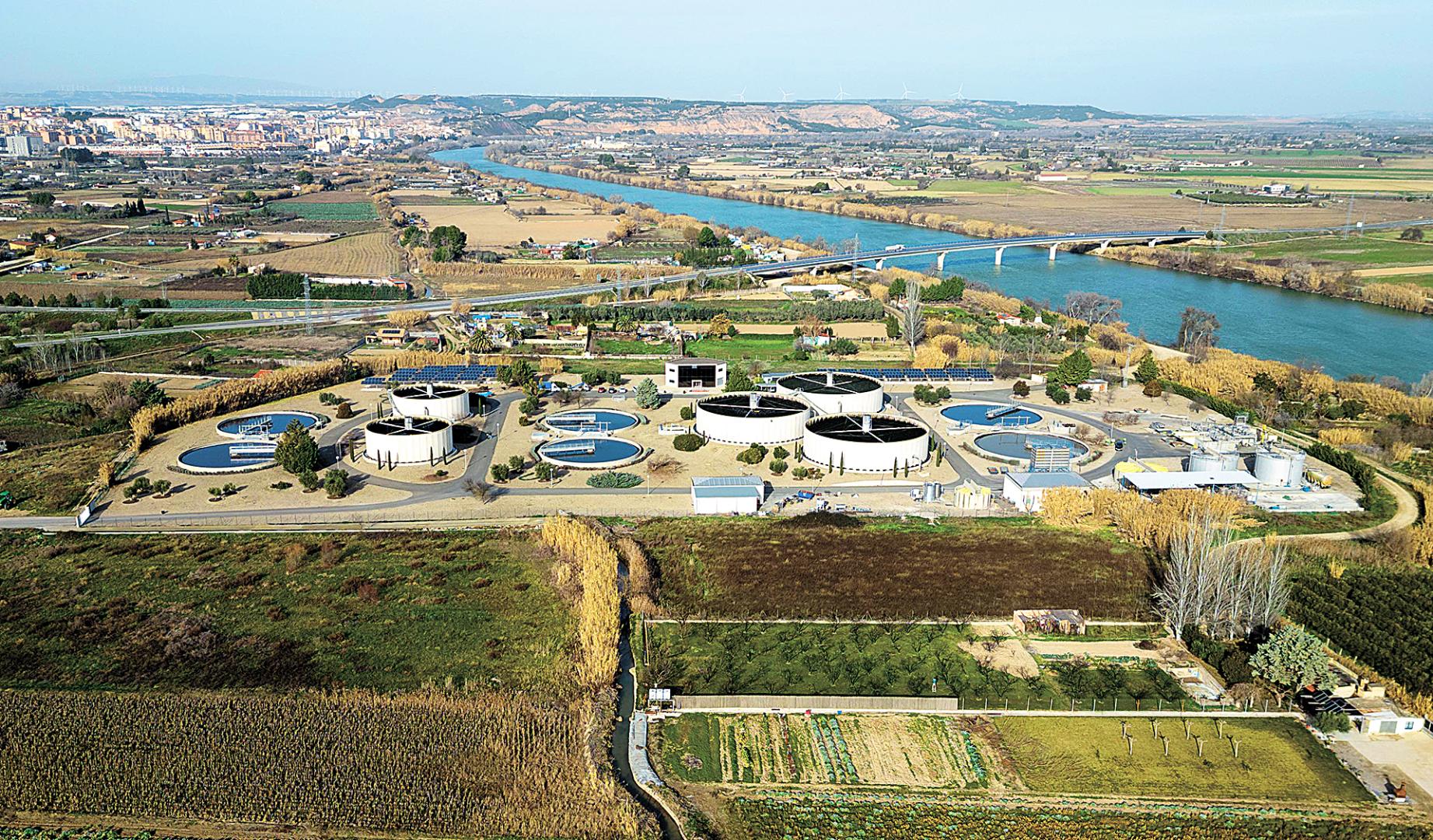 Imagen de la depuradora de aguas residuales de Tudela, junto al río Ebro y donde se proyecta una planta de tratamiento de fangos