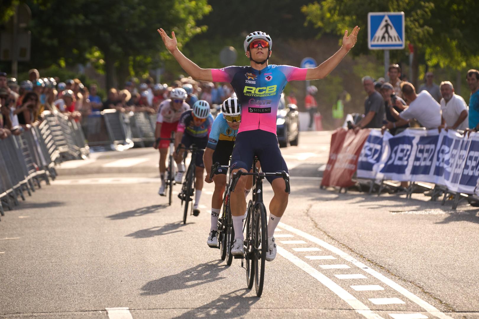 El ciclista catalán Lucas Strahodinsky (Purito) se ha impuesto en la meta de Ororbia