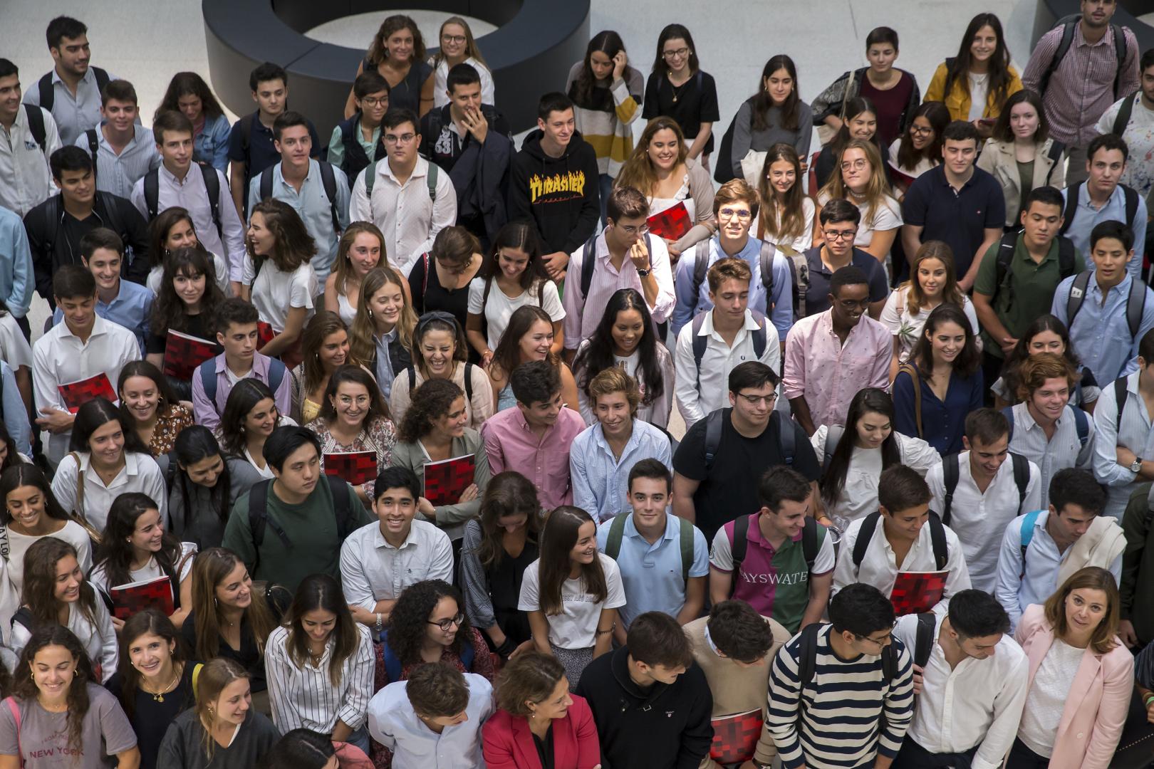 Estudiantes de la Universidad de Navarra de diversos países, en la inauguración del curso académico, en una imagen de archivo.