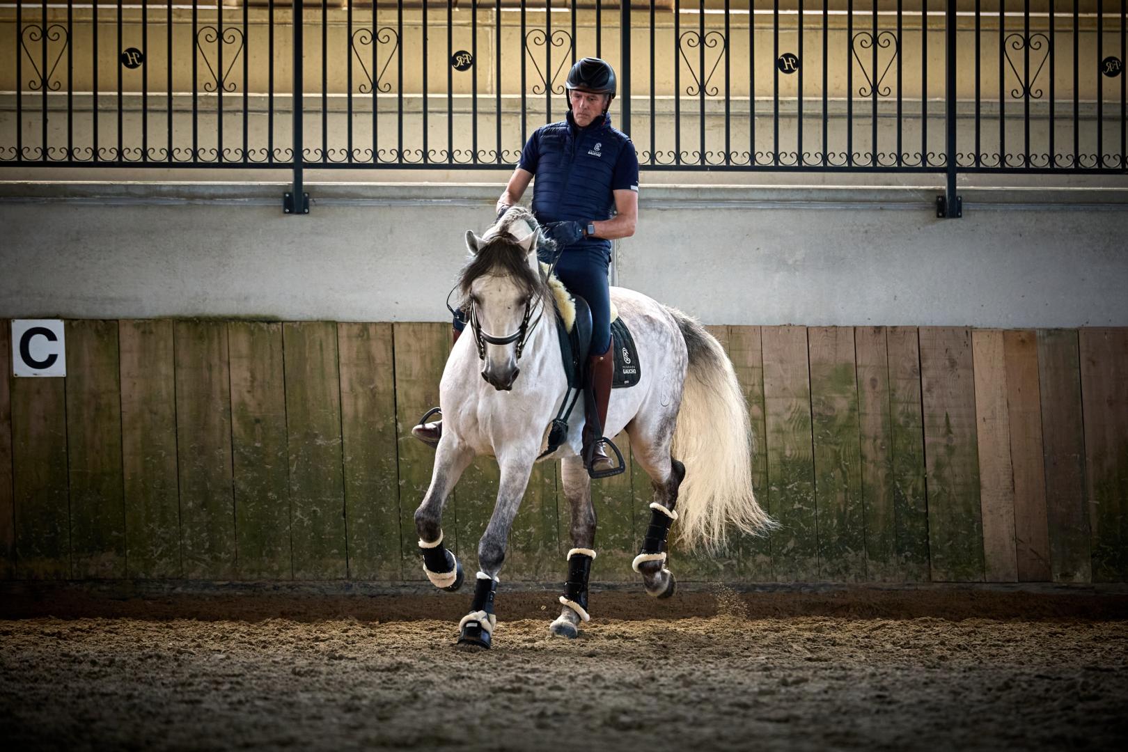 Ignacio Goldaracena sobre Sonato de Gaucho durante un entrenamiento