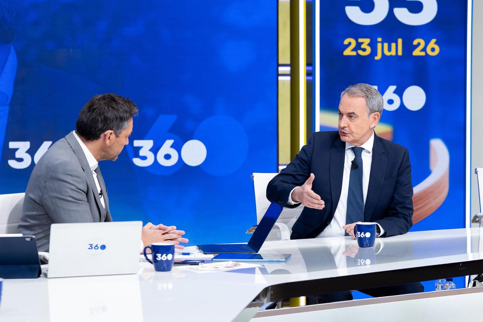 El expresidente del Gobierno José Luis Rodríguez Zapatero durante la entrevista de este jueves en RTVE