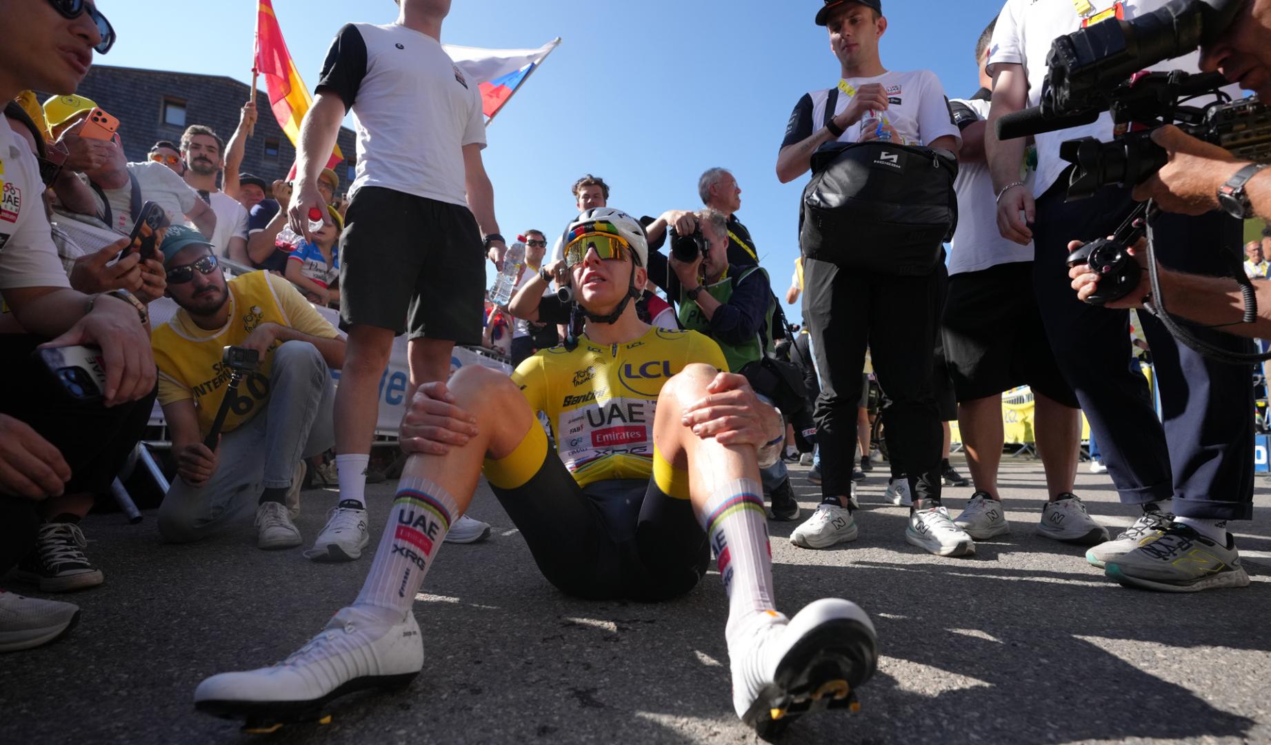Pogacar exhibe su 'manita' en Alpe d'Huez
