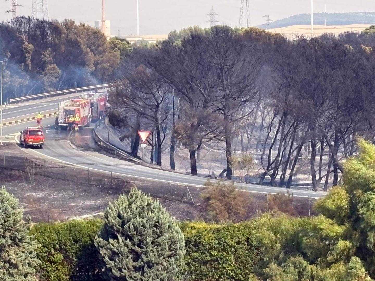 Vídeo del fuego iniciado en la autopista A-68 junto al hotel Villa Castejón