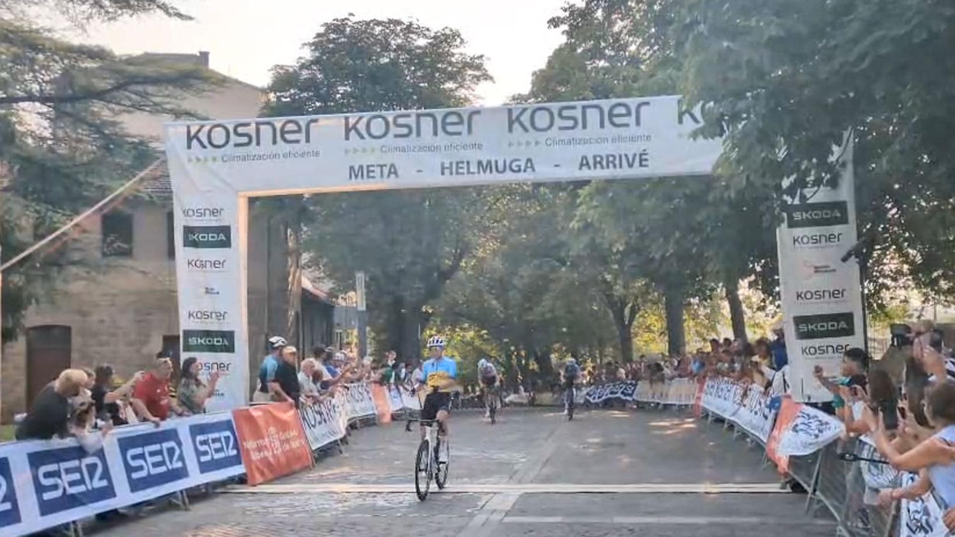 Vídeo de la llegada a meta de la última etapa de la Vuelta Ciclista a Pamplona con victoria para Eneko Ugartemendia, de Garajes Tolosa