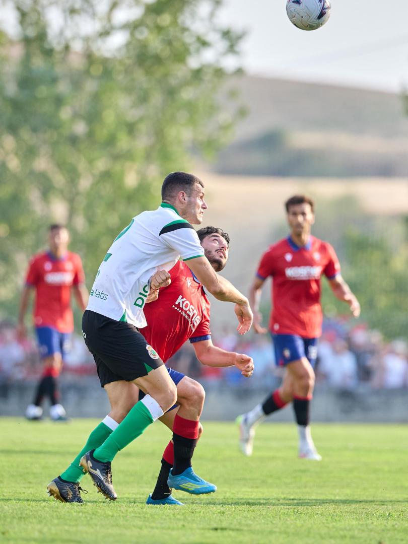 Fotos del amistoso entre Osasuna y Racing en Mendigorria