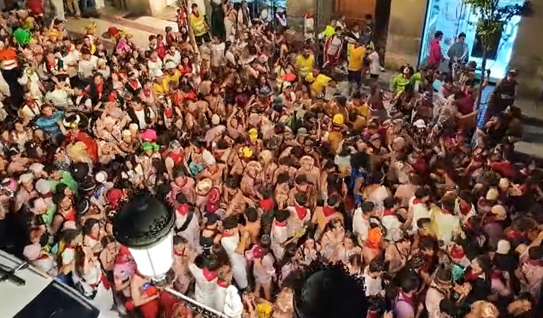 Colorido, música y diversión tras el festejo taurino celebrado este sábado, 25 de julio.