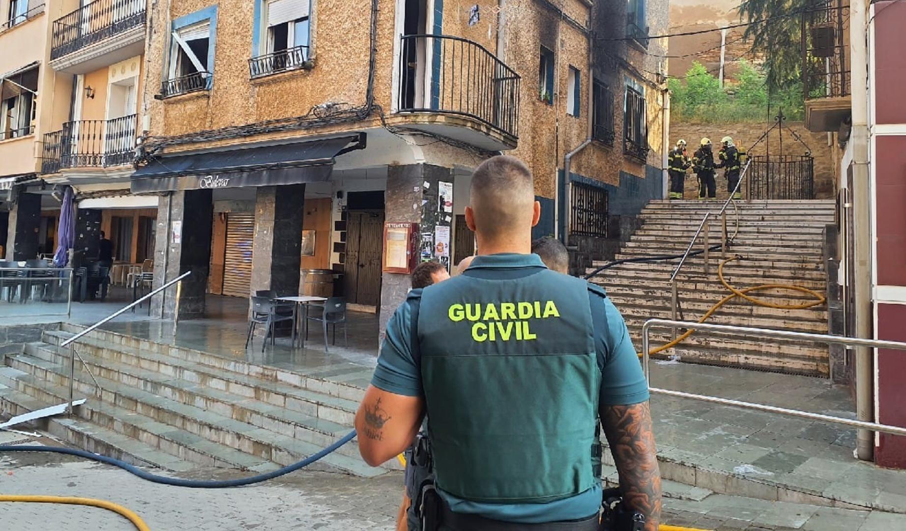 Un agente de la Guardia Civil, en el lugar del suceso