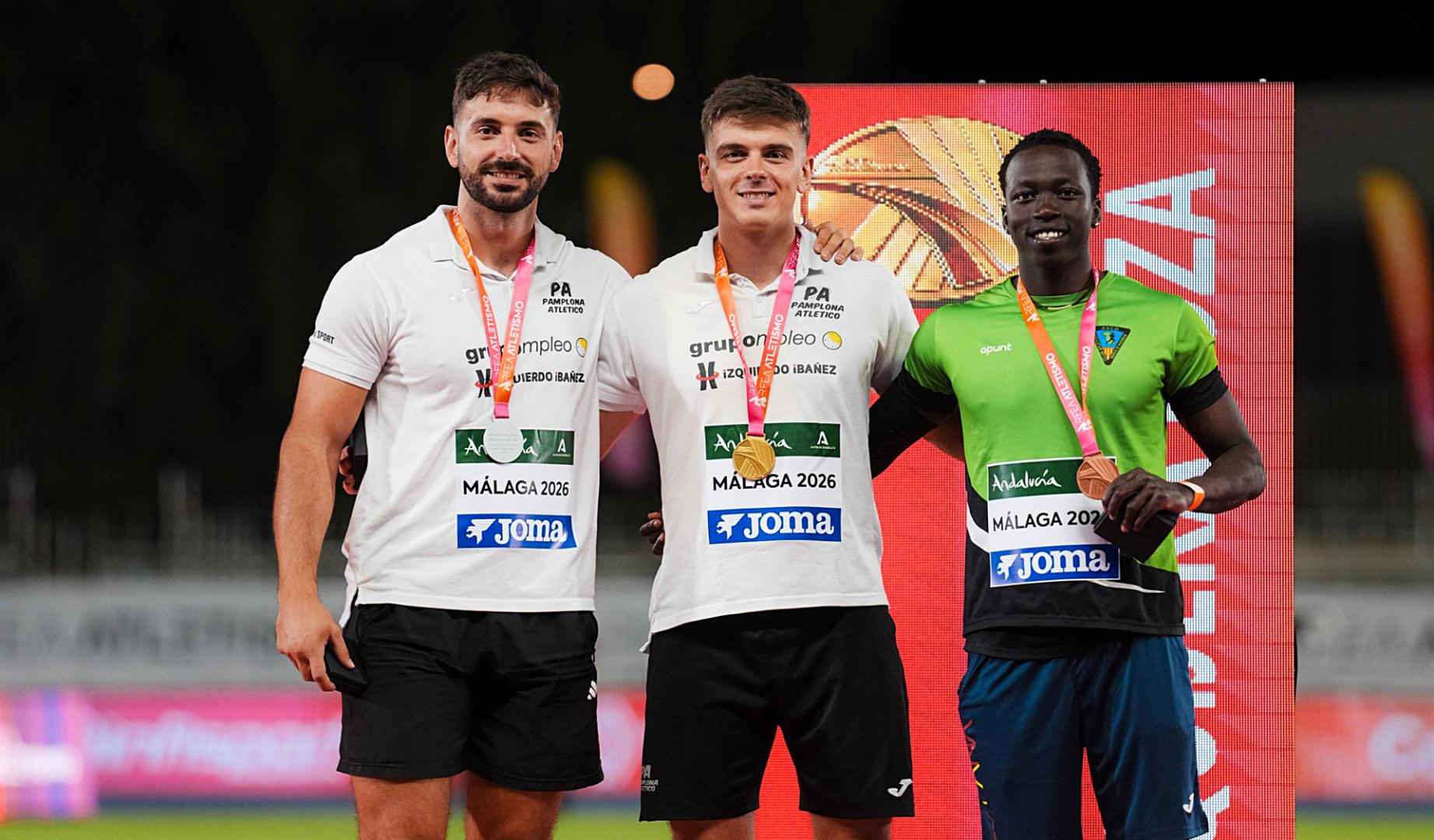 De izda. a dcha., Nico Quijera, plata, Manu Quijera, oro, y Hailu Estrampes, bronce