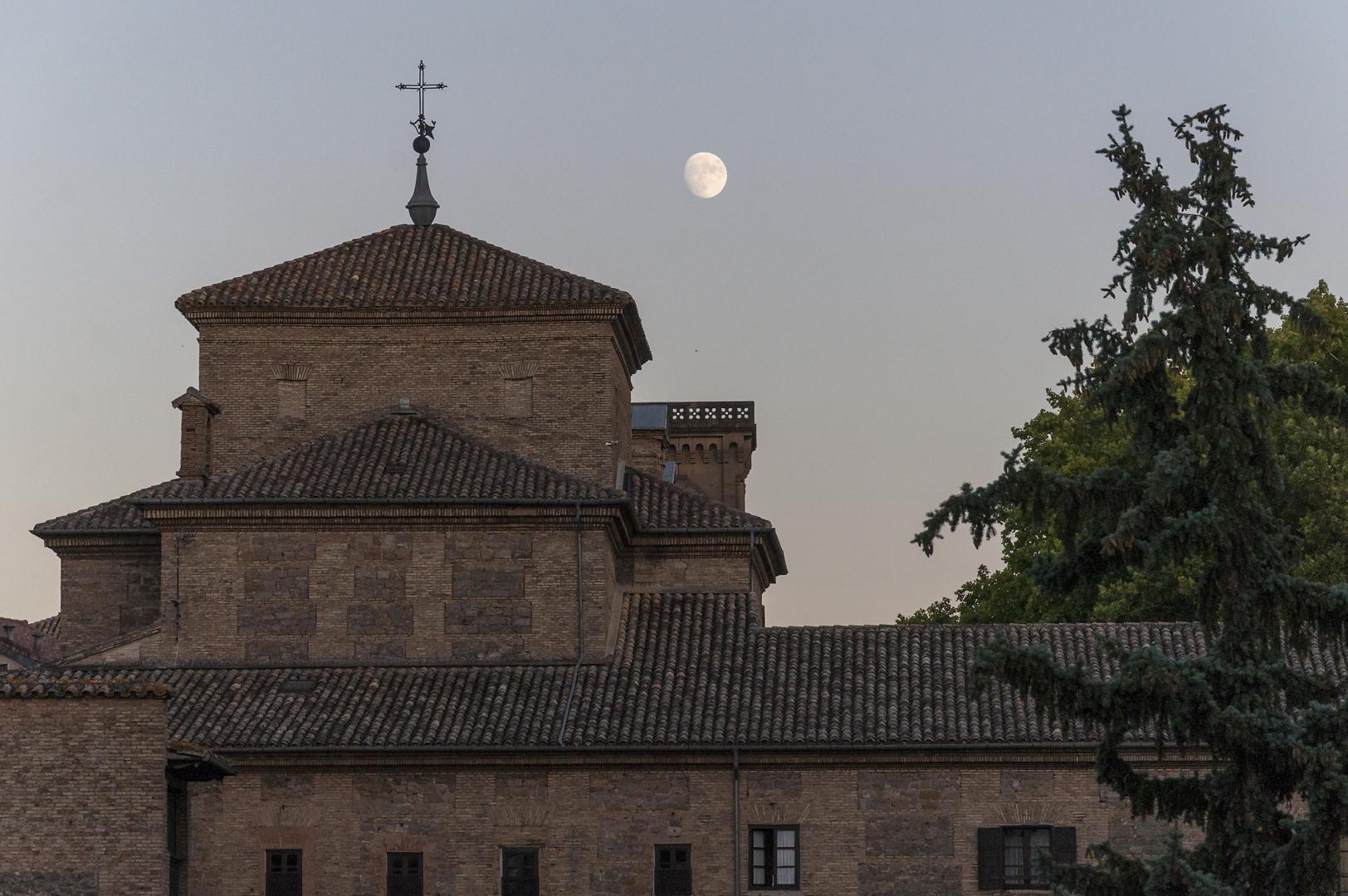 26.7.2026 Luna creciente, llena el 29 julio, preludio del eclipse solar total del 12 de agosto.