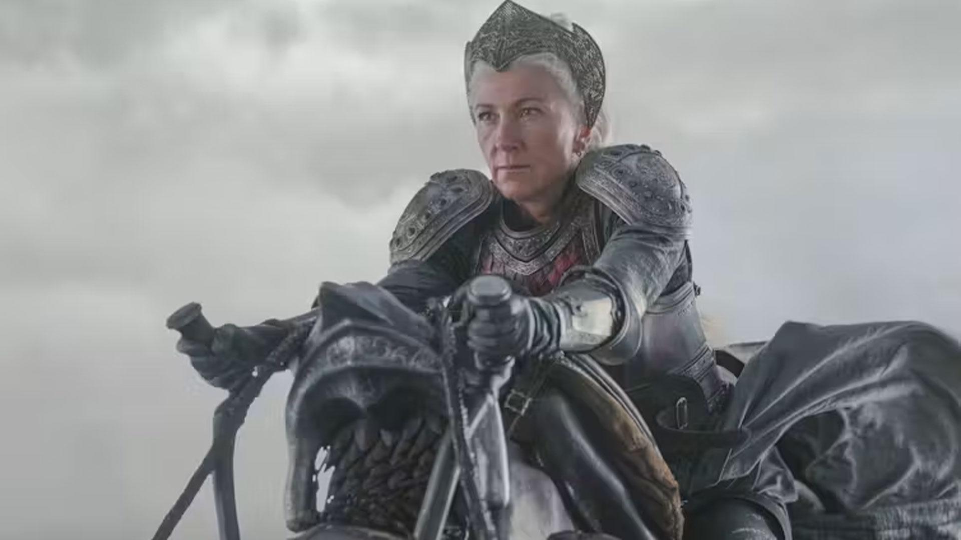 Eve Best como Rhaenys Targaryen