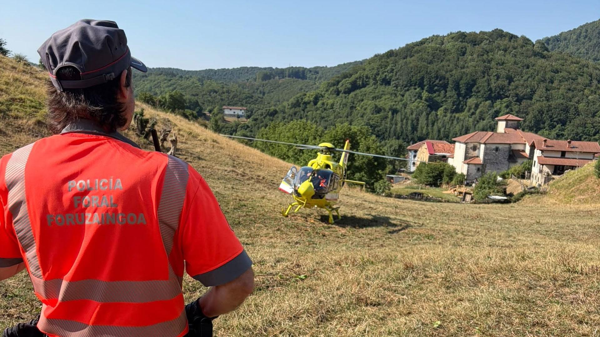 El herido tras caer de un árbol en Arrarats ha sido trasladado en helicóptero al Hospital Universitario de Navarra