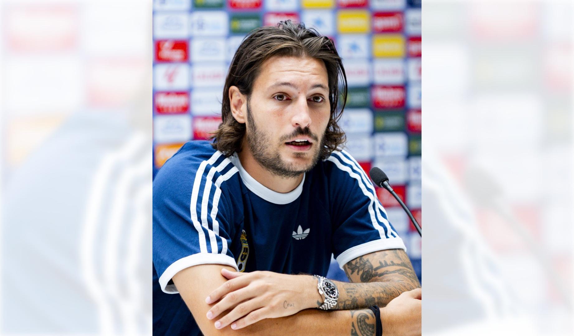 Juan Cruz, durante su presentación como nuevo jugador del Real Oviedo