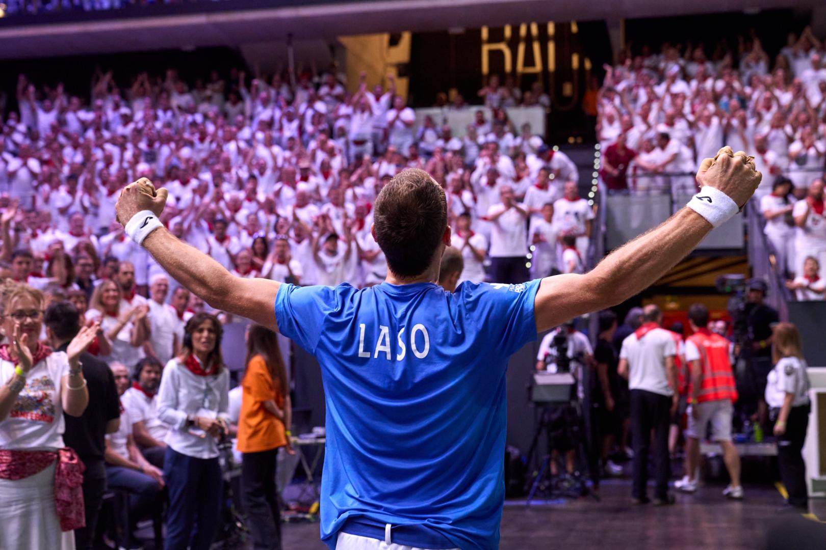 Unai Laso celebra su victoria en la final del Cuatro y Medio de San Fermín en el Navarra Arena.