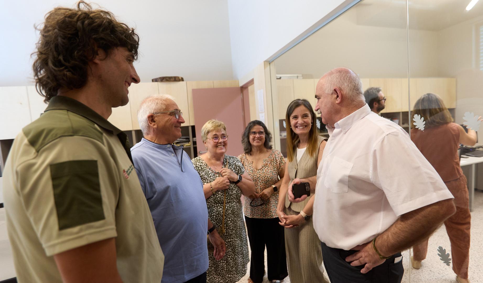 El consejero de Desarrollo Rural y Medio Ambiente, José Mari Aierdi, visita el nuevo edificio de recursos forestales de Guarderío de Medio Ambiente en Irurtzun