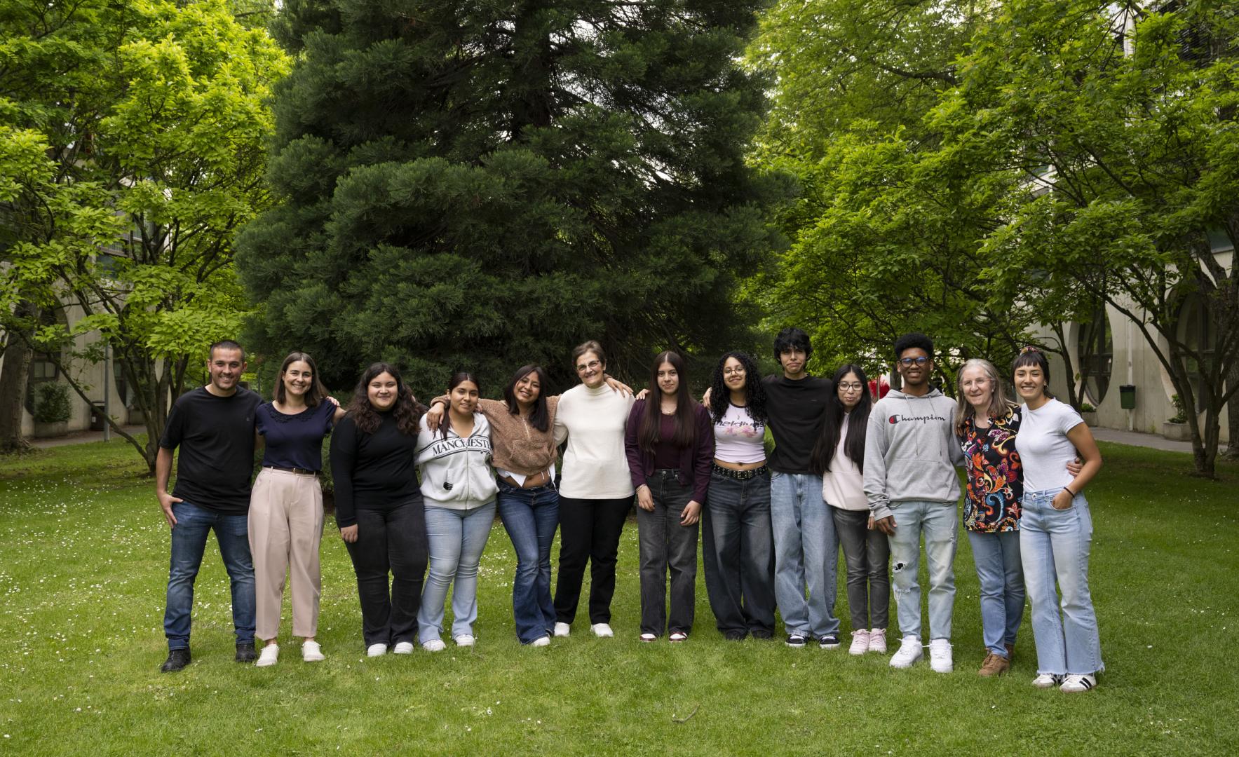 Antiguos alumnos del Aula de la Experiencia de la UPNA han dado clases de apoyo a estudiantes de ESO y Bachillerato.