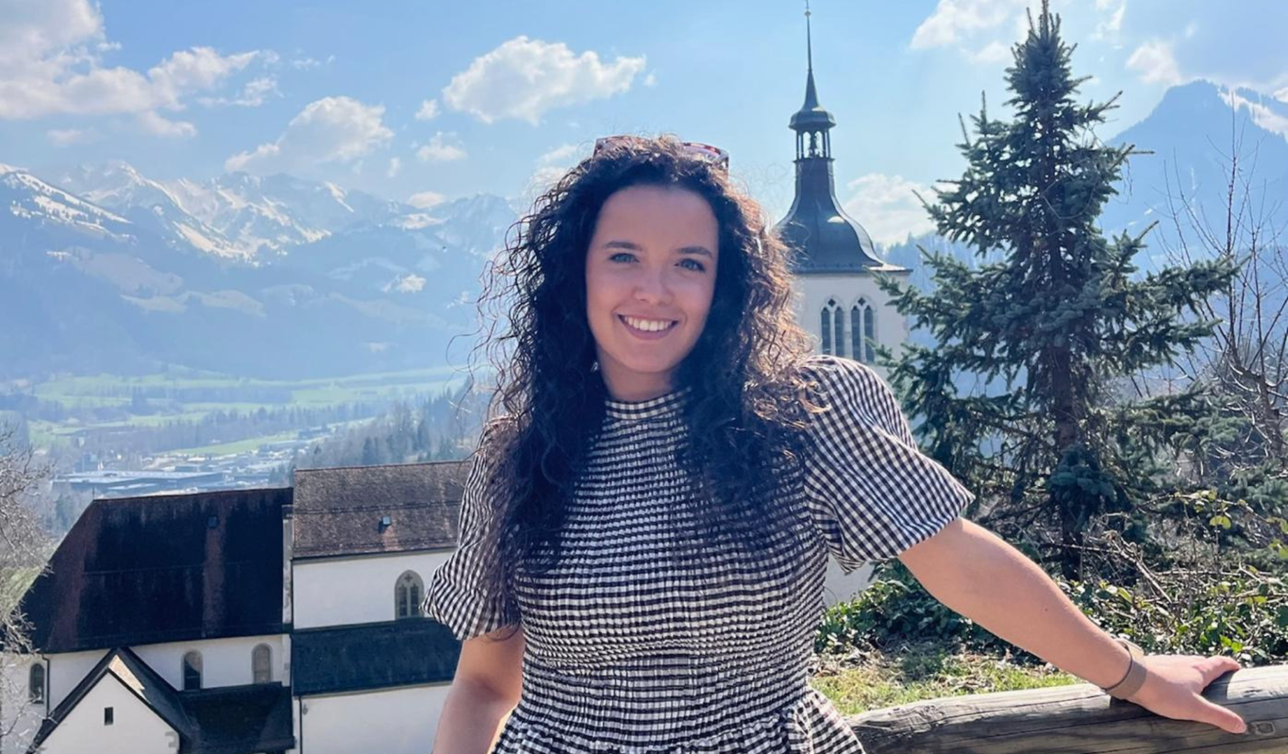 La arquitecta pamplonesa Marta Hernández Aldaz, en Lausana, donde investiga la relación entre la arquitectura y la industria relojera histórica en la EPFL.