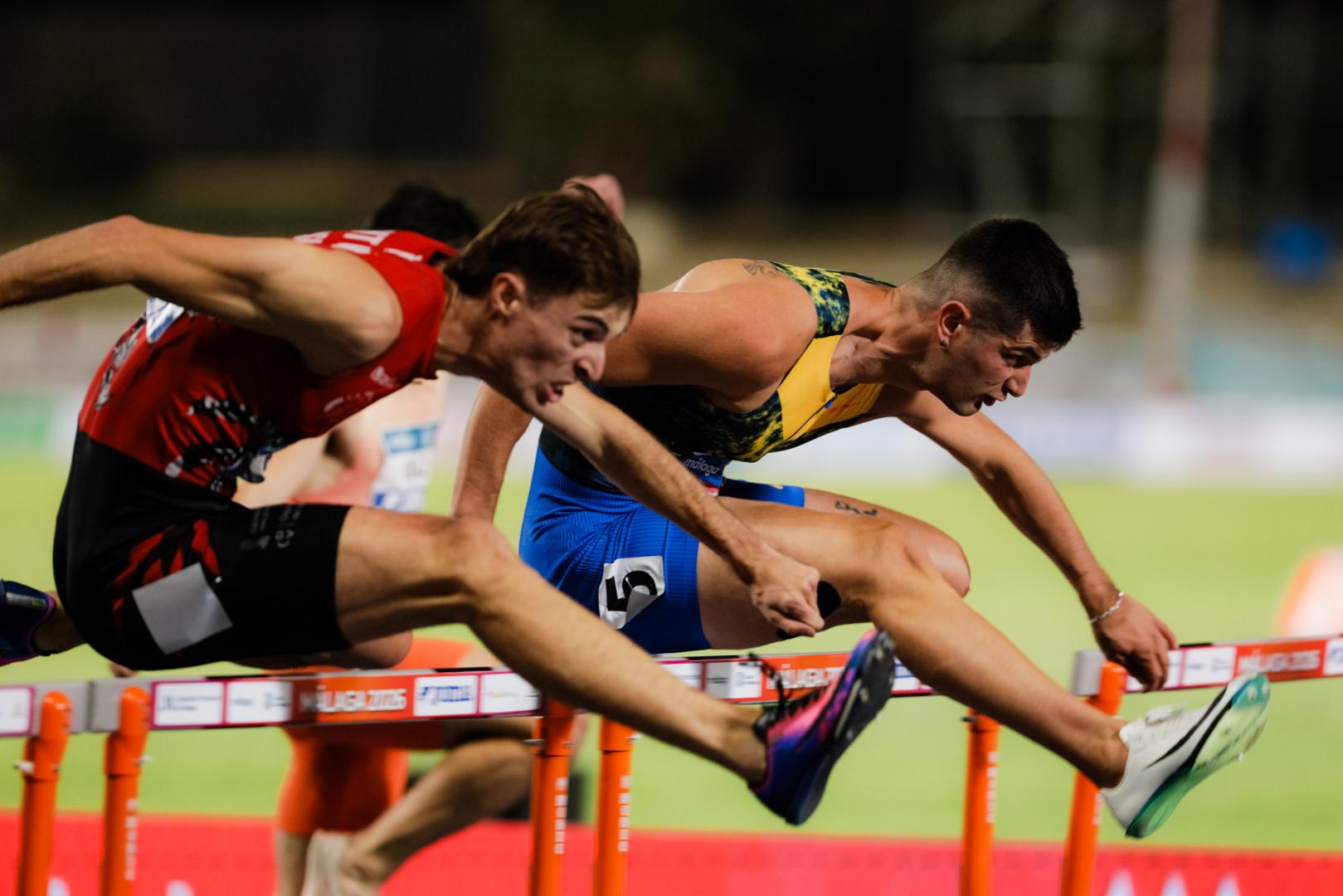 Asier Martínez, durante el 110 metros vallas del Campeonato de España del pasado fin de semana en Málaga en los que se colgó la plata Foto propiedad Sportmedia para la Real Federación Española de Atletismo. Licencia de uso libre editorial. Para uso comercial contactar con contacto@sportmedia.es