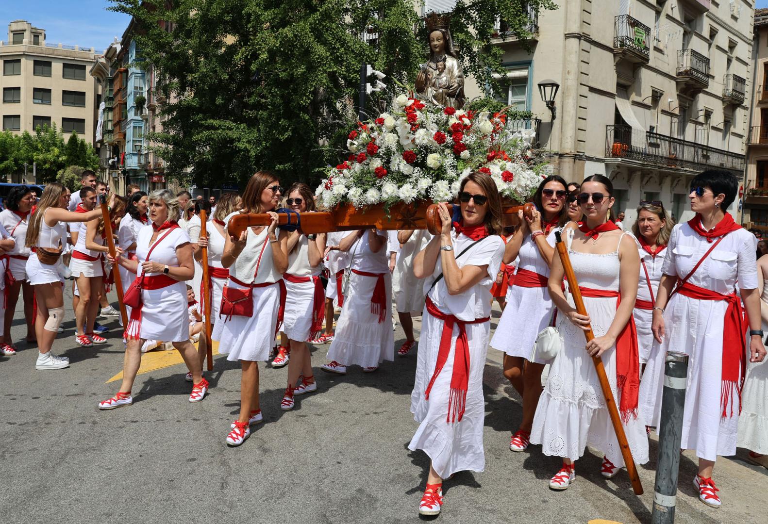 La Virgen del Puy, a hombros el año pasado durante la procesión del día grande
