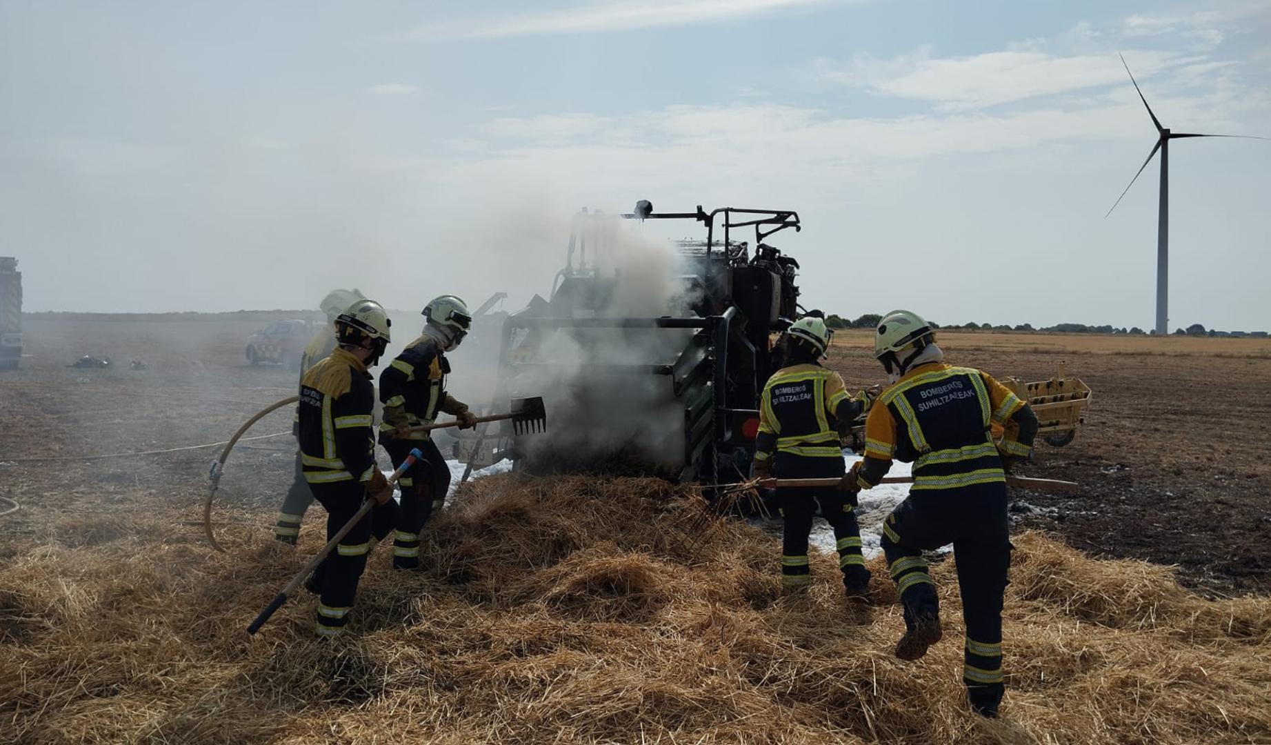 Los Bomberos controlan un incendio de vegetación en Falces