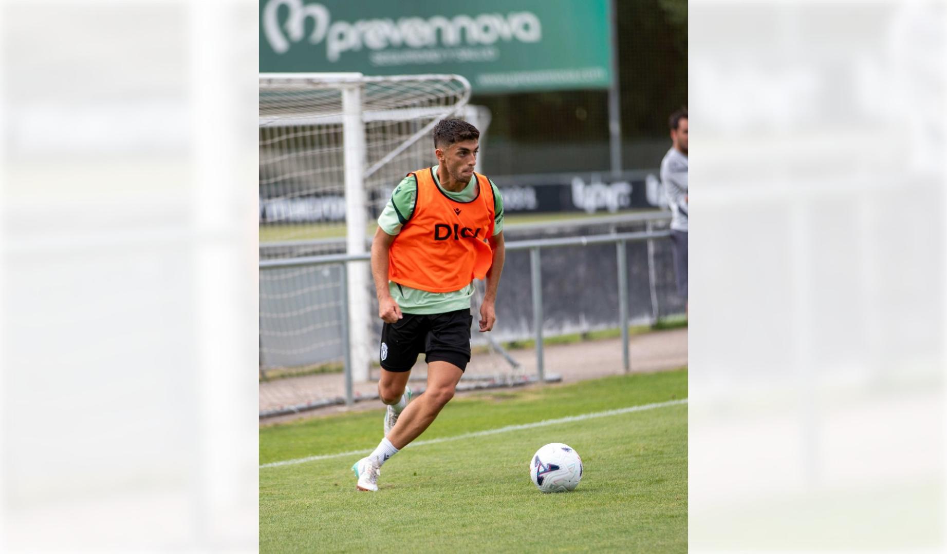 Álex Lizancos, en un entrenamiento anterior con el Burgos