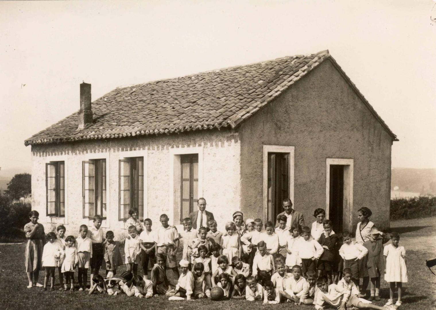 Un grupo de niños en San Vicente de la Barquera (Cantabria), en las colonias de la Institución Libre de Enseñanza, que se organizaron entre 1887 y 1939. Se retomaron en 1979 y se impulsan todos los veranos.