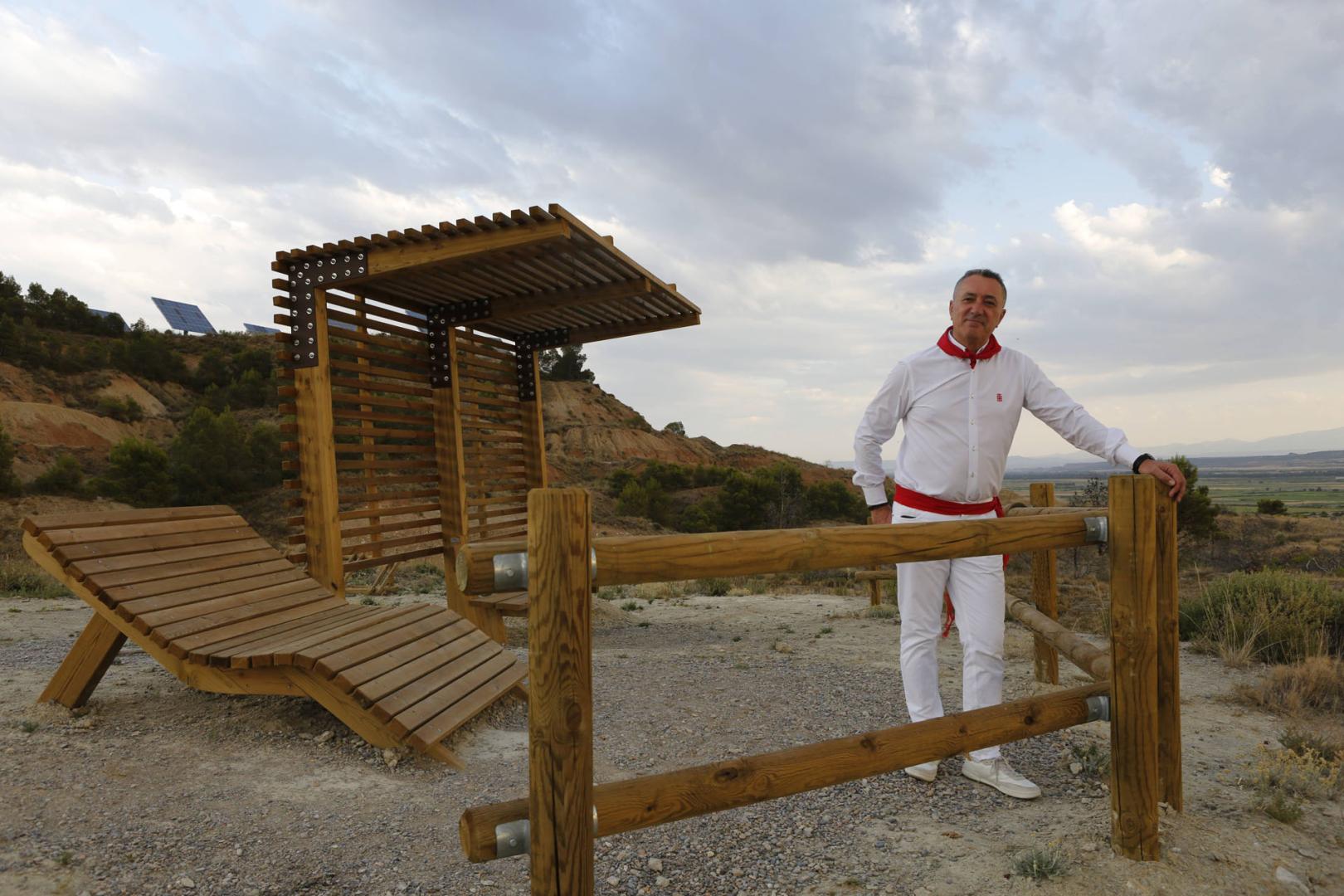 José Luis Sanz, alcalde de Arguedas, en el mirador de la localidad