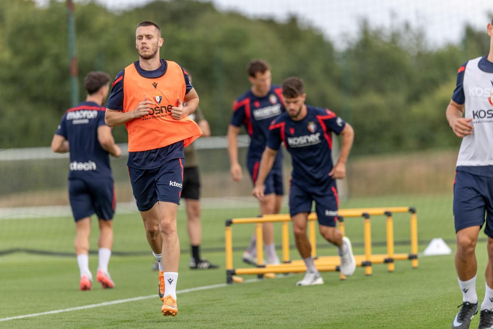 Jonathan Dubasin, en un entrenamiento con Osasuna