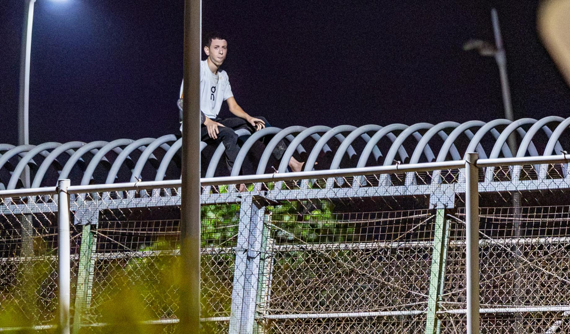 La tranquilidad ha vuelto a la valla fronteriza de Melilla tras una noche, la segunda consecutiva, de presión migratoria en diferentes puntos del perímetro y entradas irregulares que aún no han sido cuantificadas de forma oficial