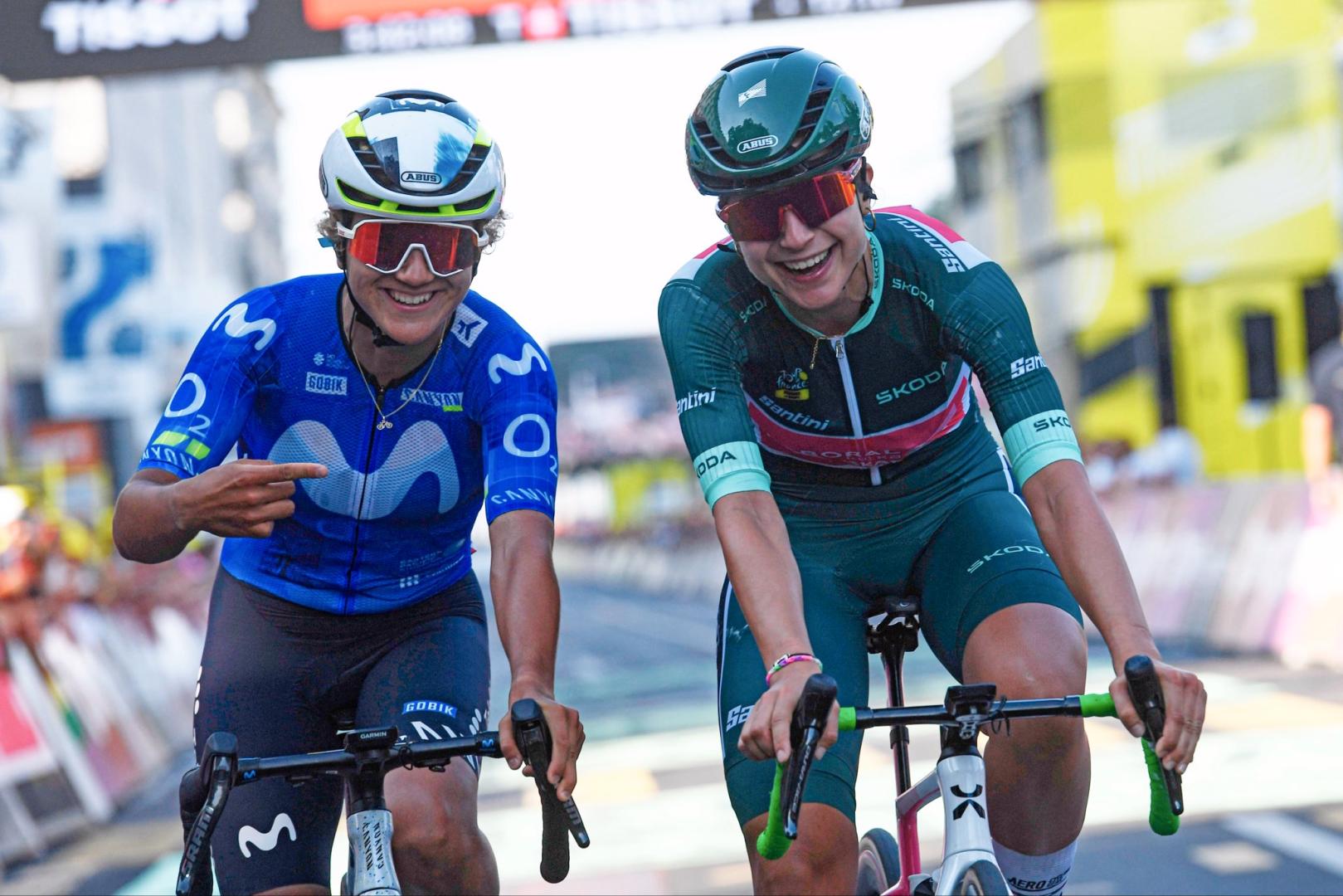 Las navarras del Tour de Francia. Paula Ostiz e Idoia Eraso, que ayer vistió el maillot verde.